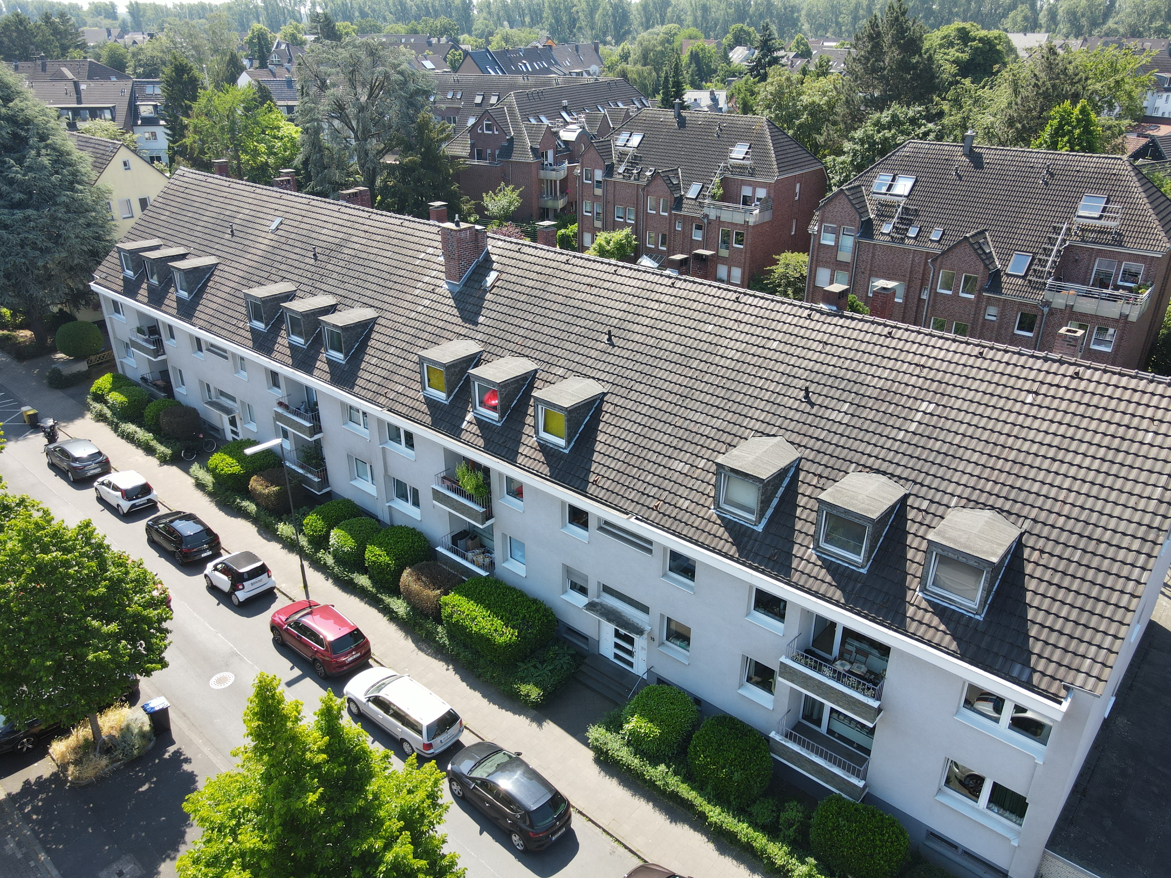 2 sehr gepflegte Mehrfamilienhäuser in top Lage von Urdenbach