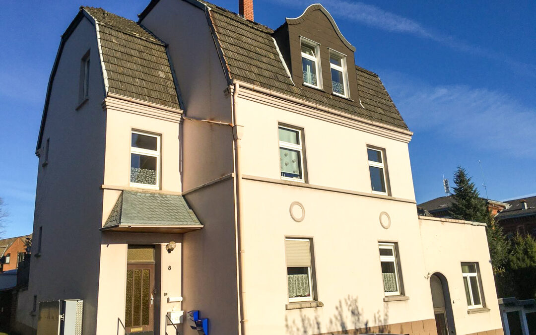 Aufgeteiltes Wohnhaus mit separatem Büro-/ und Lagertrakt in zentraler Lage von Mettmann